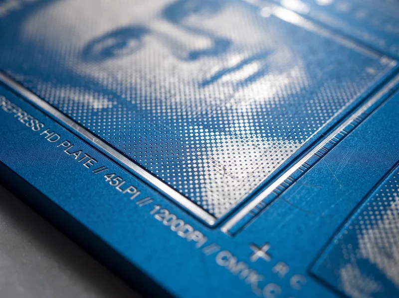 Trama de punto láser grabada en placa litográfica de aluminio con CTP